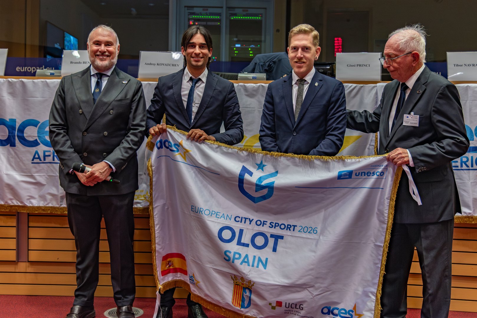 Gala ACES 2025-198 (Grande)